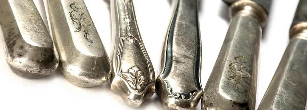 des Couverts en Argent Massif